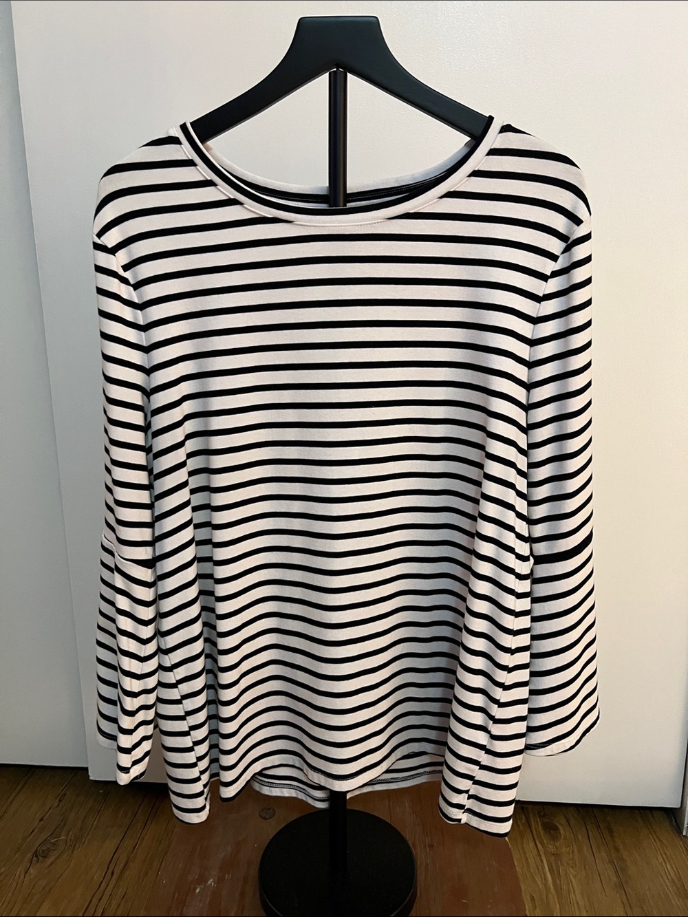 Old Navy Black & White Striped Long-Sleeve Tee Bell Sleeve